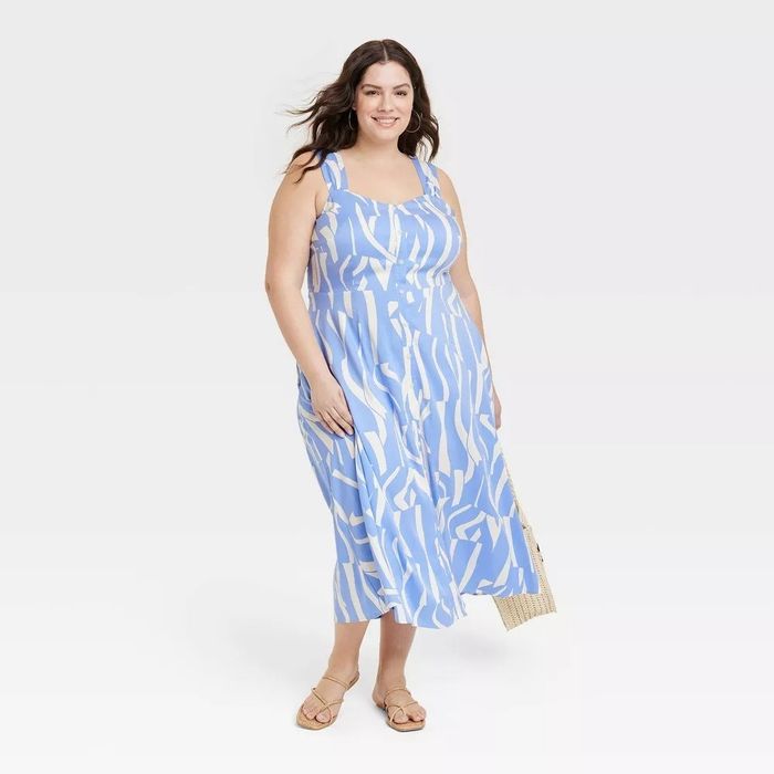 A model in the blue graphic midi dress