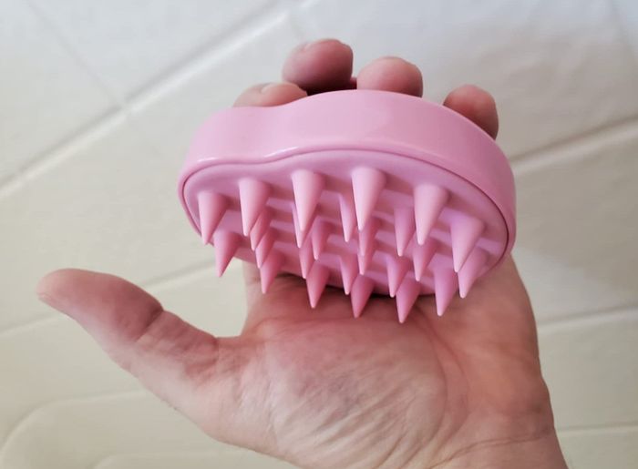 The reviewer holding the pink brush