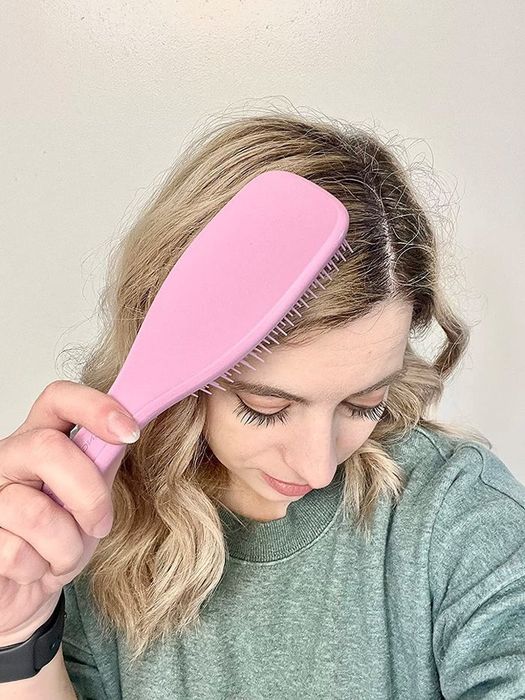 Reviewer using the rosebud-shaped brush