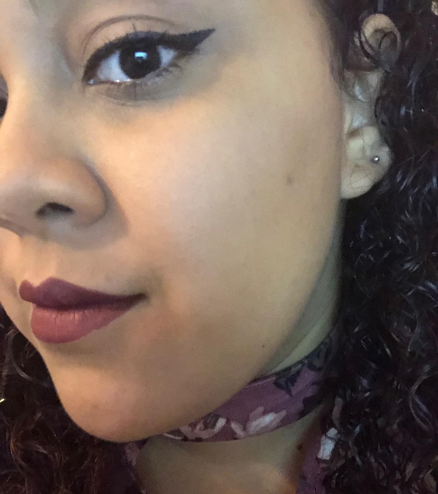 a reviewer using the eyeliner stamp