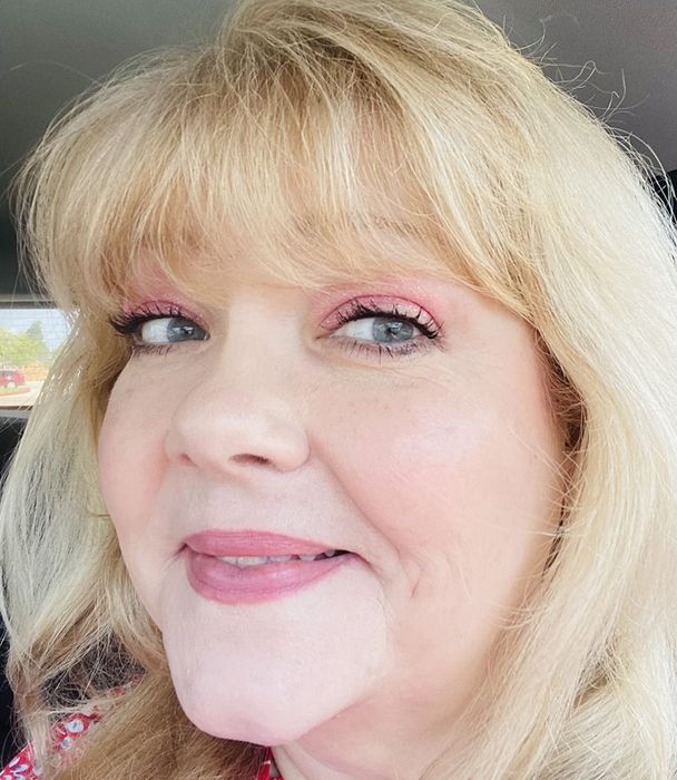 A reviewer demonstrates how the sunscreen seamlessly blends under their makeup.