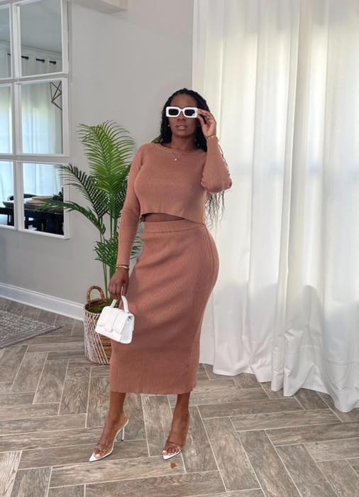 Reviewer showcasing the set in a tan color.