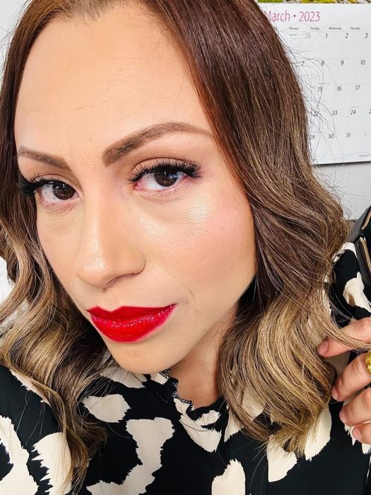 Close-up of a reviewer with a clear, smooth complexion