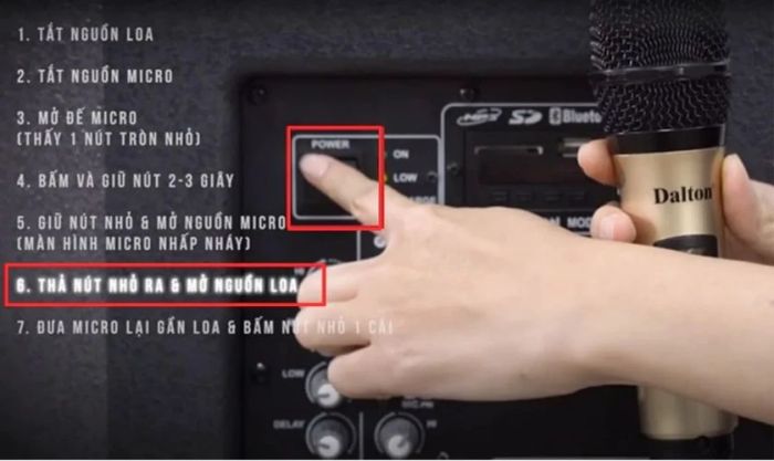Thả nút nhỏ và bật loa bluetooth lên