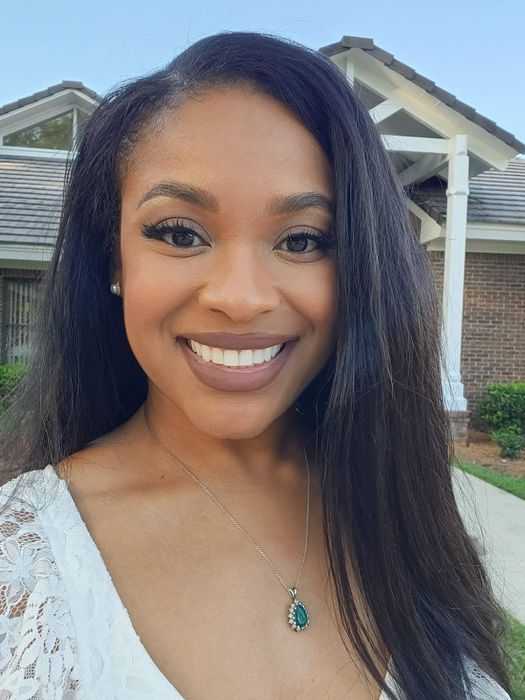 A reviewer wearing eyelashes that were applied with lash glue.