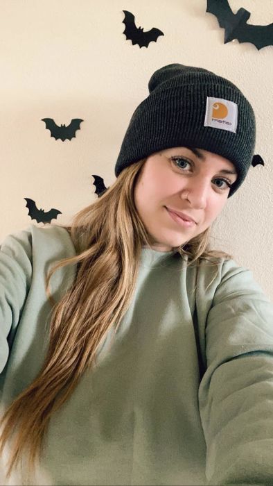 A reviewer sporting a black Carhartt beanie.