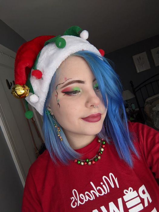A reviewer showing off her eyeliner look.