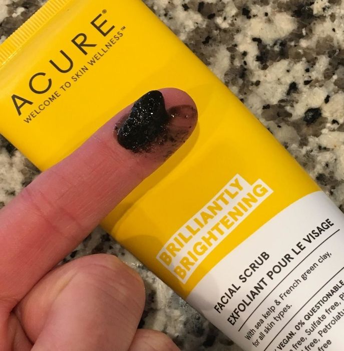 A reviewer demonstrating the texture of the scrub.