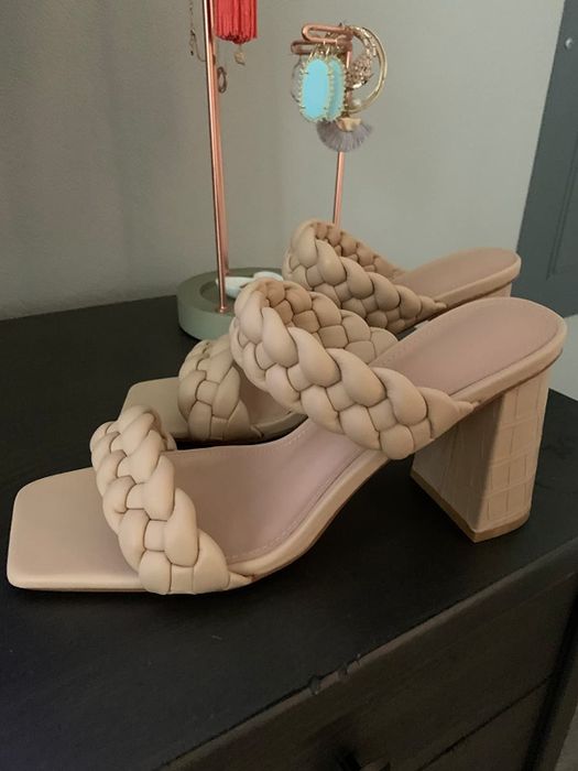 Reviewer photo of nude heels