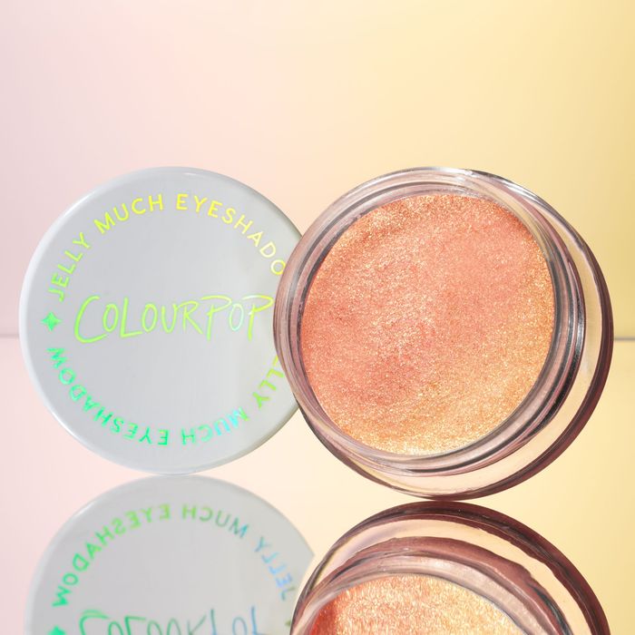 A shimmery gel shadow in a pot