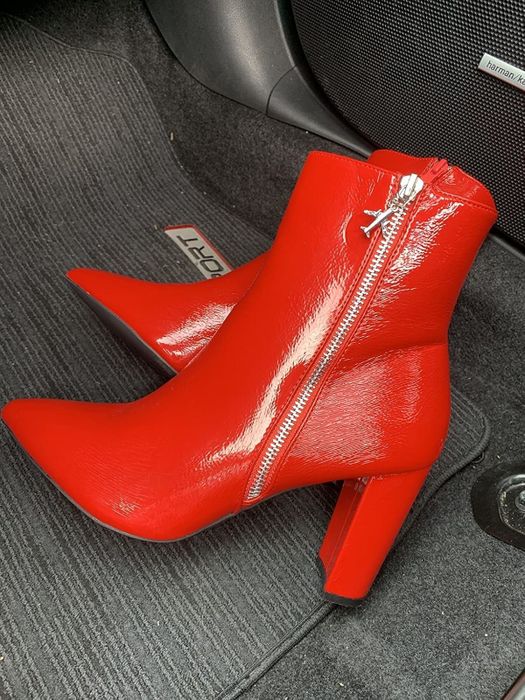 A reviewer's stunning pair of red boots