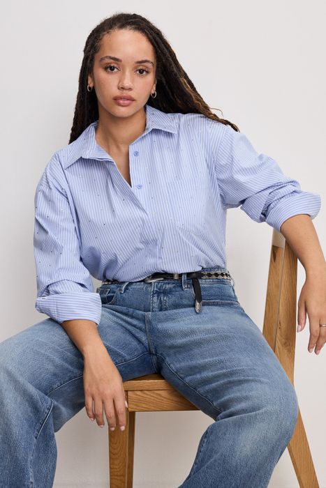 Another model wearing the same shirt