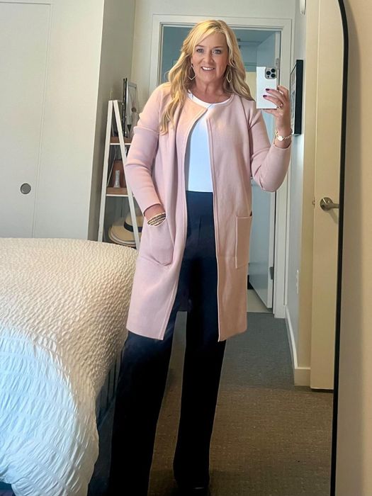 Reviewer in a long pink cardigan