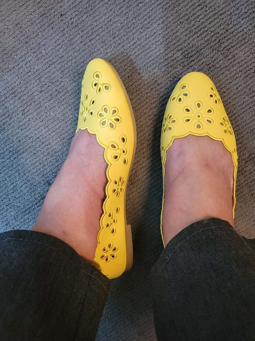 A reviewer showing off yellow flats