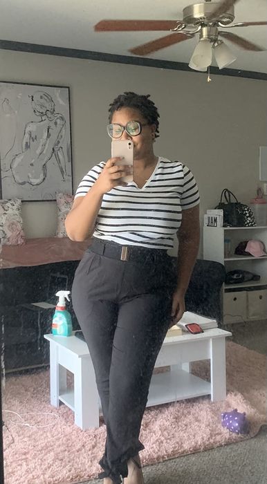 A reviewer wearing the same paper bag pants in black.
