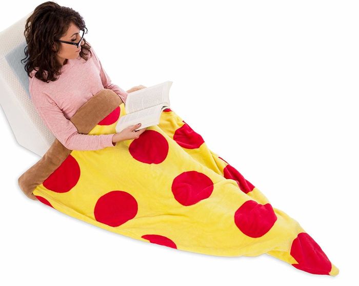 A blanket designed to look like a slice of pepperoni pizza