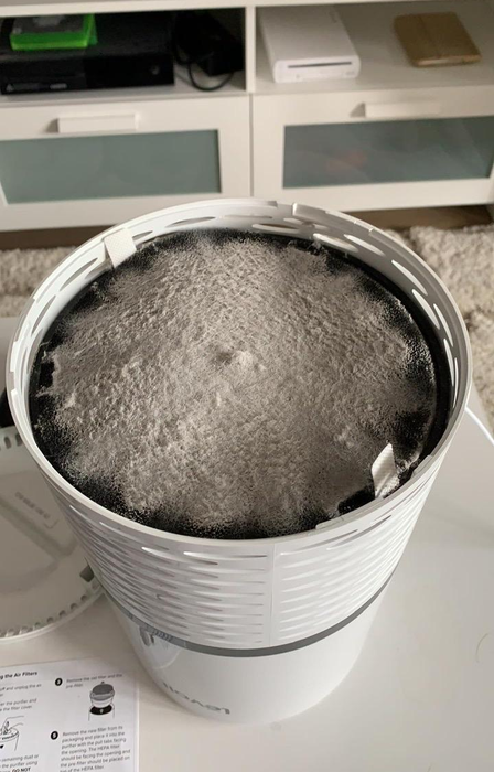 Another reviewer’s photo showing the dust collected by the air purifier.
