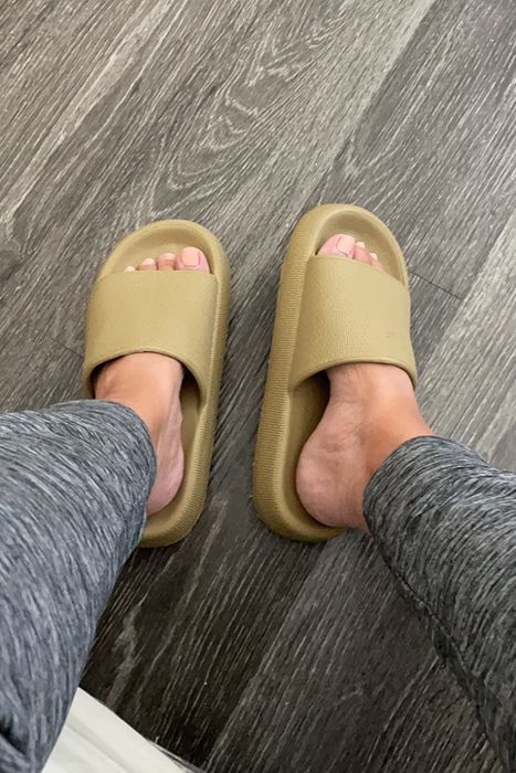 the sandals in tan worn by a reviewer