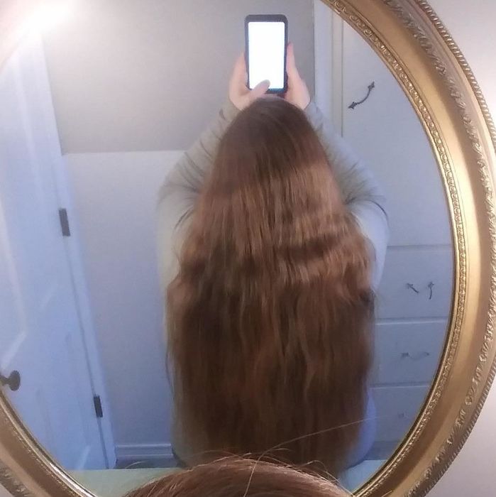 Reviewer showcasing hair before using 8 Second Wonder Water