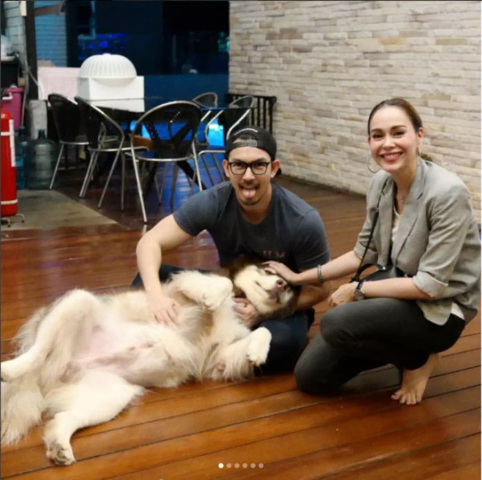 ครอบครัวแฮปปี้! ส่องช่วงเวลาผ่อนคลายของ ‘แม่นัท’ ที่ใช้เวลาชิลๆ กับน้องฟ้าโปรดและพ่ออั้ม