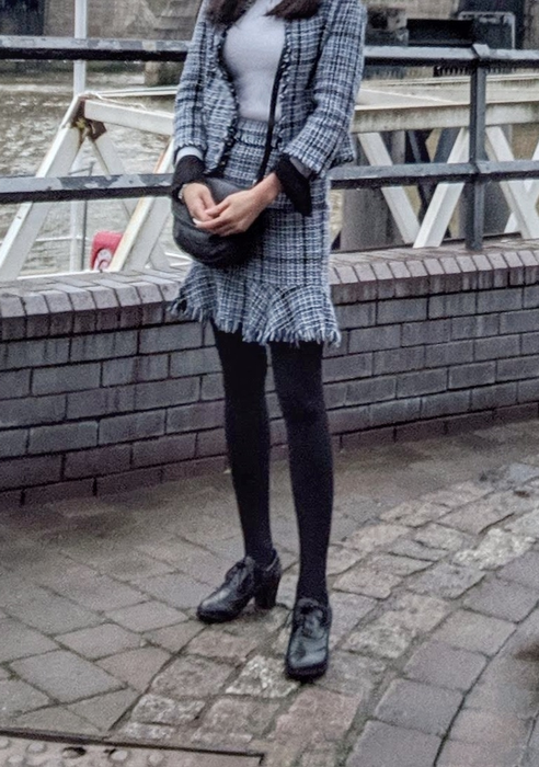 A reviewer pairs the black tights with a skirt outfit