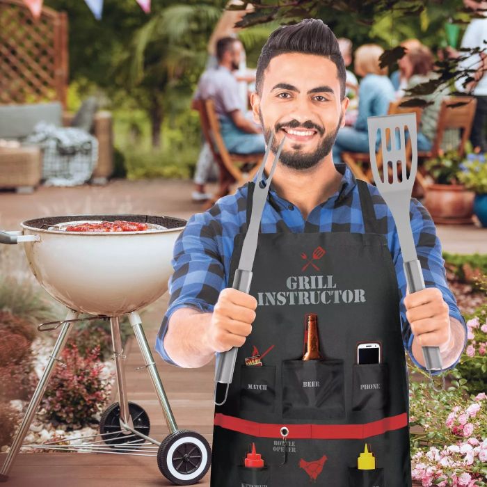 A model showcasing the apron with five convenient pockets and an integrated bottle opener, designed for ultimate grilling convenience.
