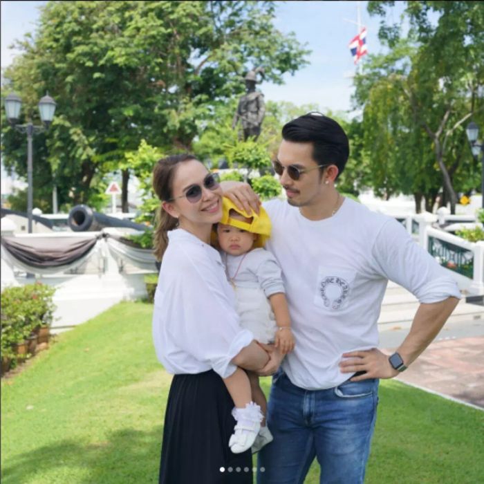 ครอบครัวแฮปปี้! มาชมช่วงเวลาผ่อนคลายของ ‘แม่นัท’ ที่ใช้เวลาสบายๆ กับน้องฟ้าโปรดและพ่ออั้ม