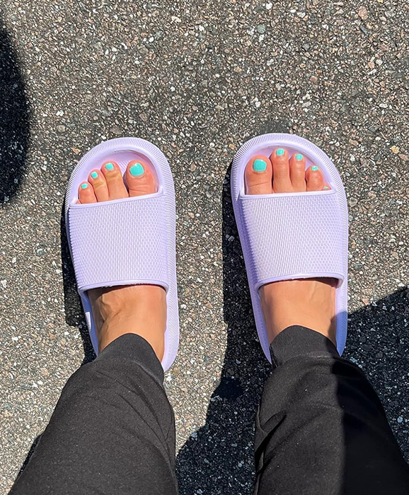 A reviewer is showcasing purple slides.