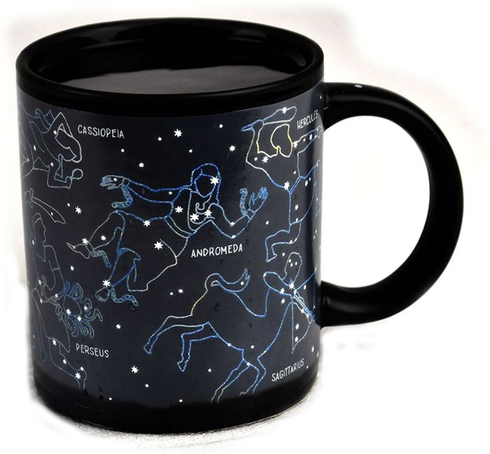 The mug when hot, displaying detailed constellations like Cassiopeia, Perseus, Andromeda, and more.