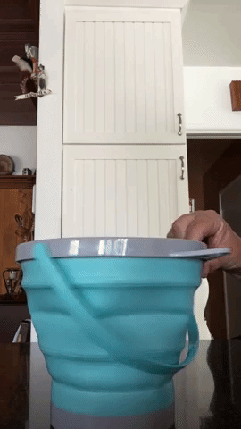 A reviewer’s video showing how to collapse the pail for easy storage