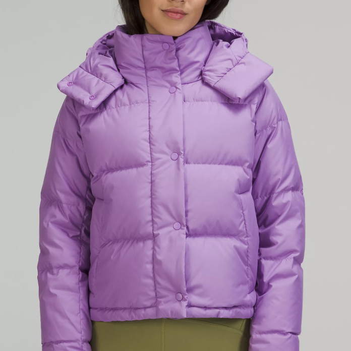 Model showcasing the Wunder Puff Crop in soft purple