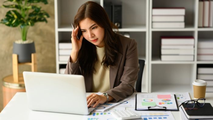 Khi viết Cover Letter, bạn cần tránh việc liệt kê quá chi tiết về toàn bộ công việc đã làm trước đây. Hãy chọn lọc những kinh nghiệm có liên quan đến vị trí bạn đang ứng tuyển để tăng tính thuyết phục của bức thư.