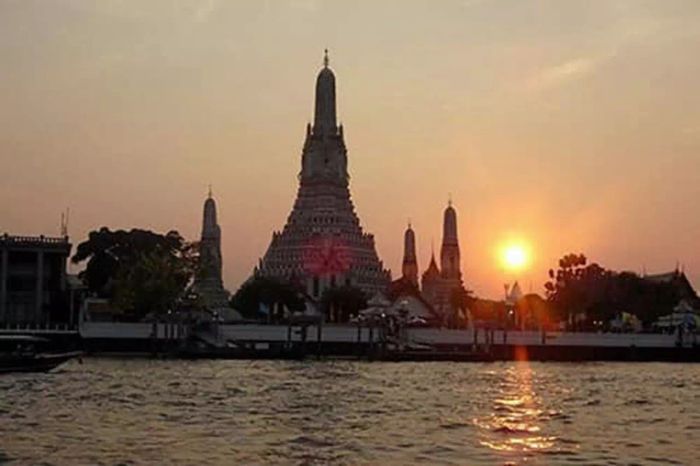 ความงดงามระดับโลกของแม่น้ำเจ้าพระยาตามแนวทางราตรี