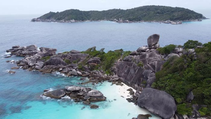 เที่ยวเกาะสิมิลัน มหัศจรรย์หินเรือใบ สัมผัสสวรรค์ทะเลใต้ (คลิป)