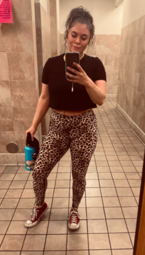 A reviewer wears high-rise leopard-print leggings to the gym.