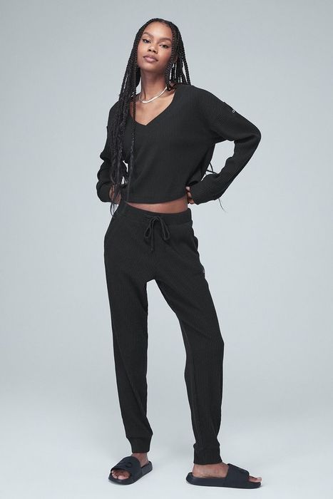 Model showcasing the sweatpants in the color 