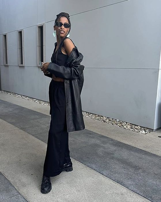 A reviewer is seen wearing the pants.
