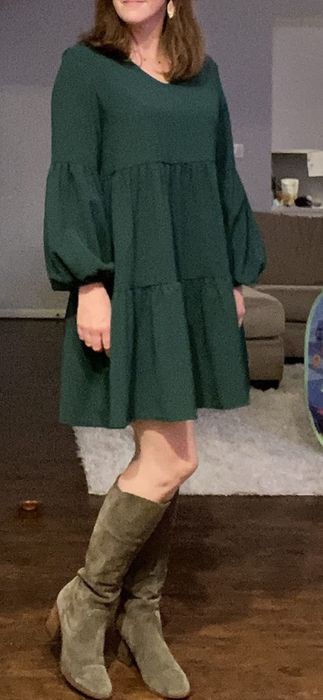 A reviewer rocking the tunic dress in a fresh green shade