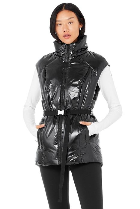 Model wearing the vest in black