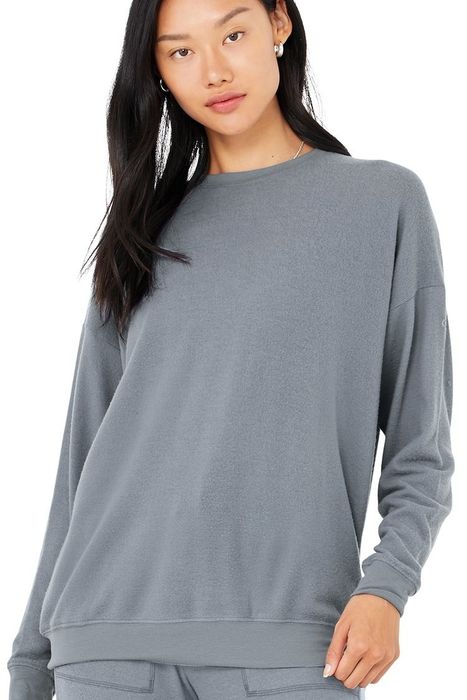 Model showcasing the pullover sweater in the color 