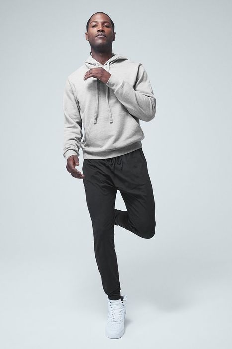 Model wearing the sweatpants in the color 