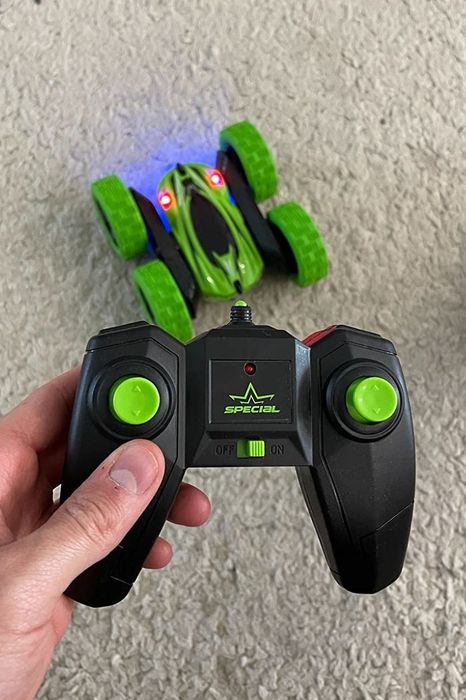 Reviewer image featuring the green car