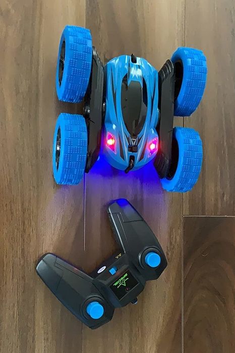 Reviewer image featuring the blue stunt car