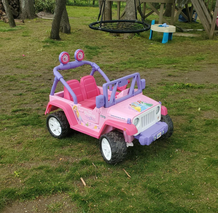 A reviewer's image of the Disney Princess Jeep Wrangler