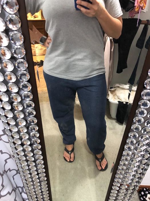 An Amazon reviewer is wearing navy-heather Hanes sweatpants.
