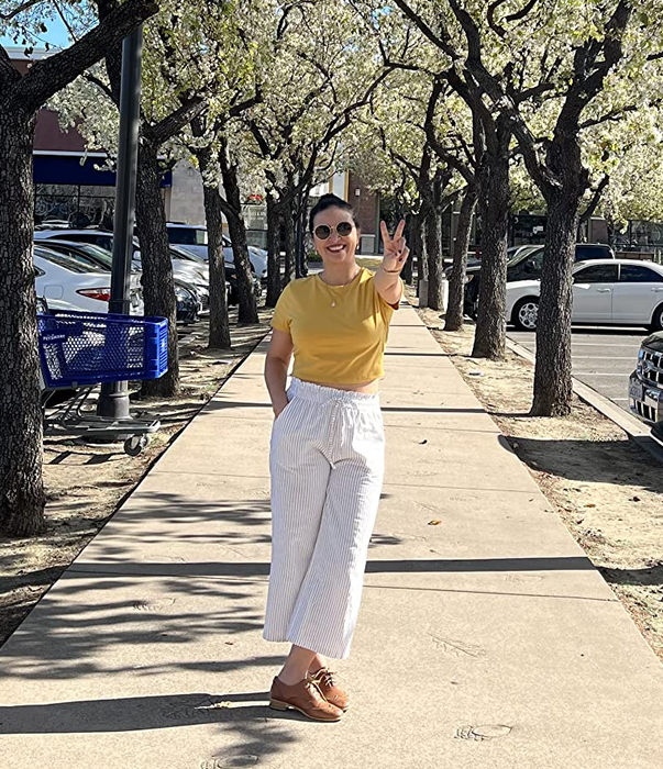 another reviewer styling white pants