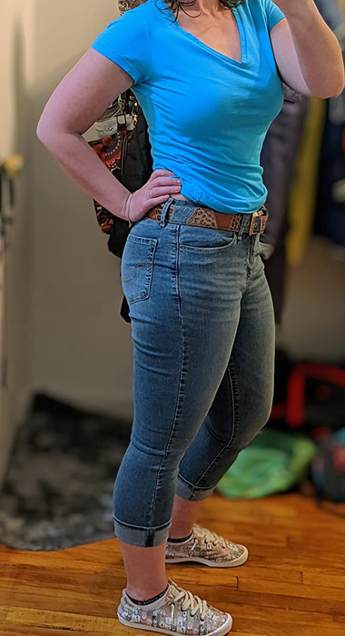 side view of the reviewer in cropped jeans, a blue t-shirt, and sneakers