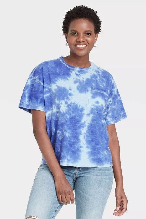 A model is wearing a blue and white tie-dye oversized tee.