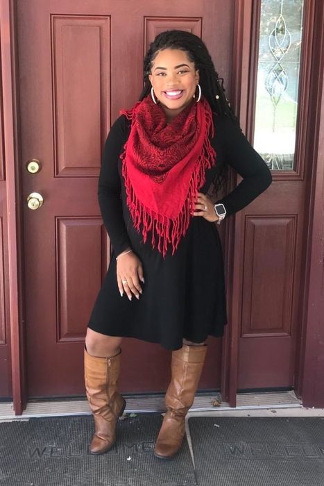 The reviewer is dressed in a black T-shirt dress.