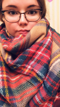 Another reviewer rocking the same plaid scarf.